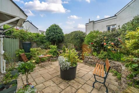 Backwater Courtyard2.jpg