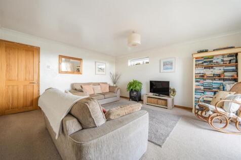 Henlake SittingRoom.jpg