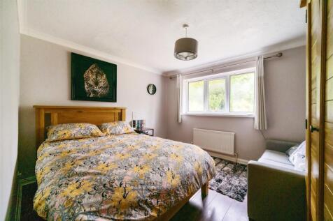 Cole Lane Bed 2.jpg