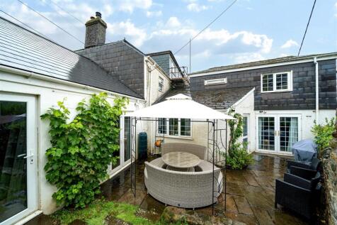 Western Cottage Courtyard..jpg
