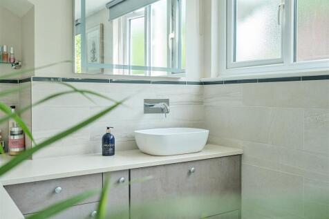 Spinney Bed1Ensuite..jpg