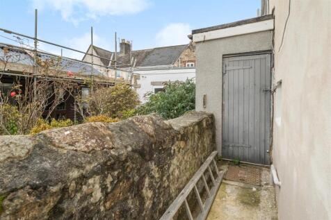 Harris Cotts Rear WC Storage.jpg