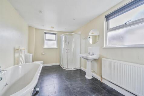 Market Road Bathroom.jpg