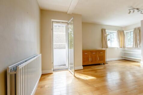 8361638-interior12.jpg