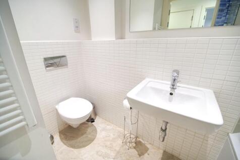 Bathroom Ang2.jpg