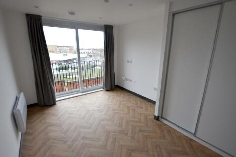 LOUNGE/BEDROOM AREA