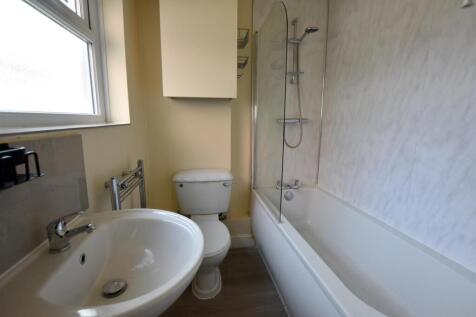 BATHROOM WITH SHOWER OVER