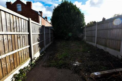 ENCLOSED REAR GARDEN