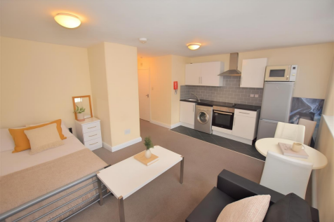 Lounge / Bedroom