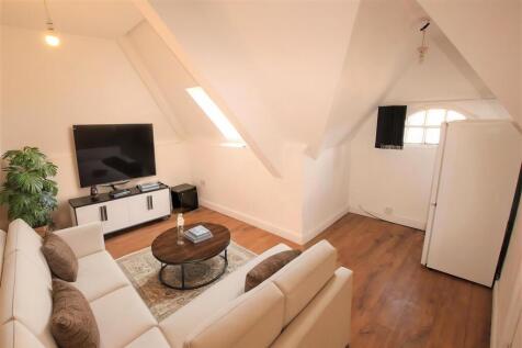 Flat-7-73-clarendon-Park-road-Lounge - Living Room