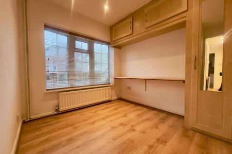 Bedroom 4.jpg