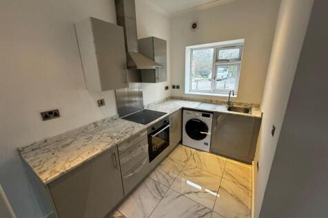 Kitchen 2.jpeg