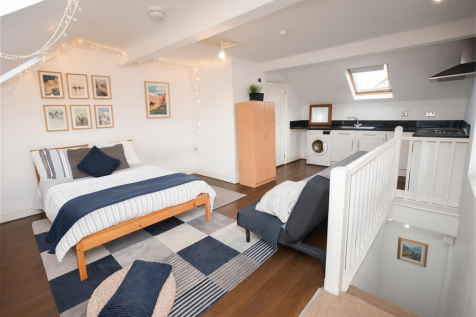 Lounge / Bedroom