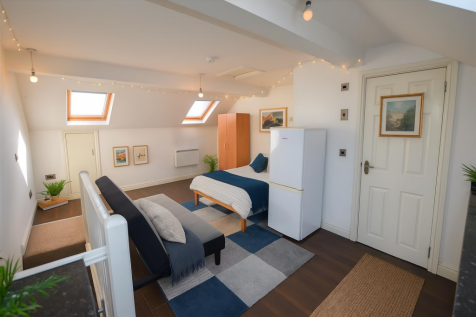 Lounge / Bedroom