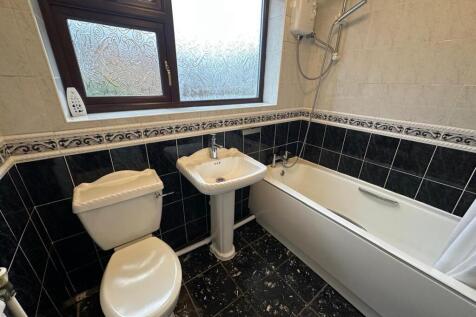 9 Tamar Bathroom .jpg