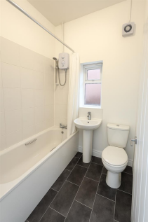 32 st james bathroom.png