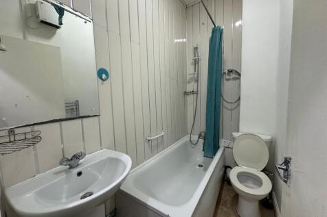 Bathroom Chaucer.jpg