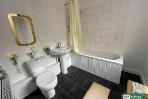 Lj8y_eElF0i2wZat2X4VYw - Bathroom - Scandinavian -