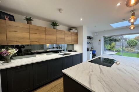 Open plan kitchen / Family room