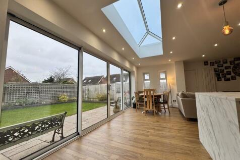 Open plan kitchen / Family room