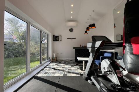Gym / annex