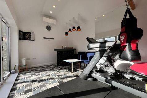 Gym / annex