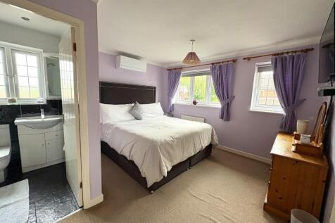 Master Bedroom &amp; En Suite