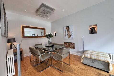 Open plan kitchen &amp; dining
