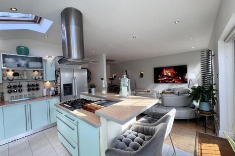 Open plan kitchen &amp; dining