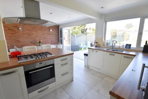 KITCHEN/DINER/FAMILY AREA