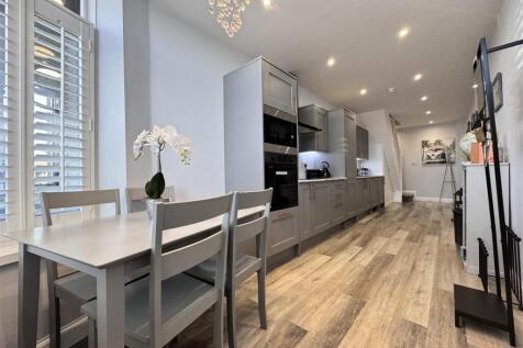 Kitchen / dining