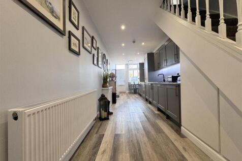 Kitchen / dining