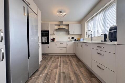 Kitchen / dining