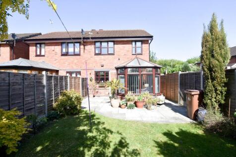 ENCLOSED REAR GARDEN