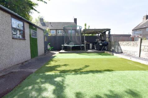 ENCLOSED REAR GARDEN