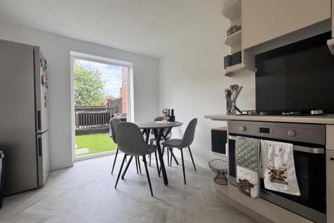 Kitchen / dining