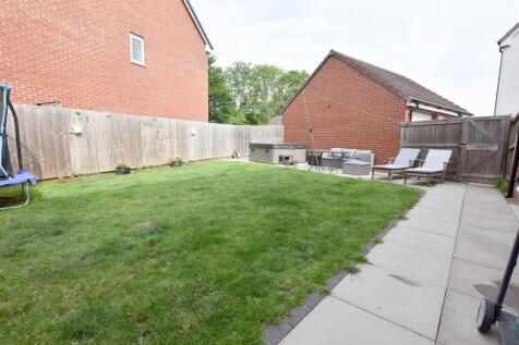 ENCLOSED REAR GARDEN