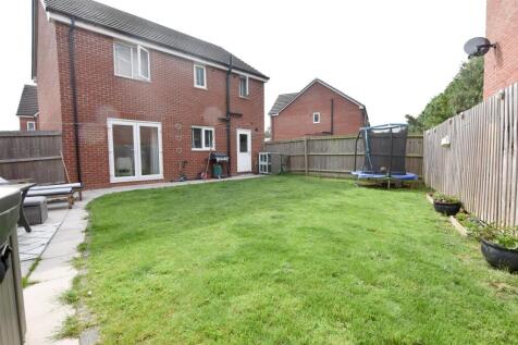 ENCLOSED REAR GARDEN
