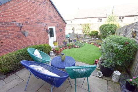 ENCLOSED REAR GARDEN