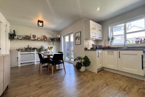 Open plan kitchen &amp; dining