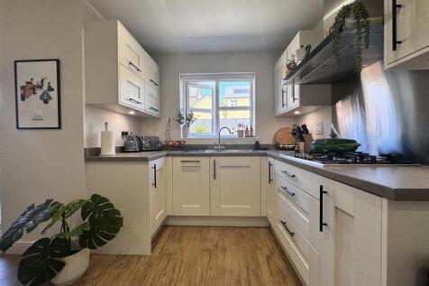 Open plan kitchen &amp; dining