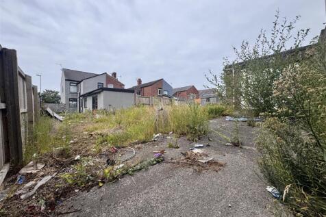 Rear &amp; side garden