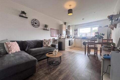 Lounge / open plan kitchen