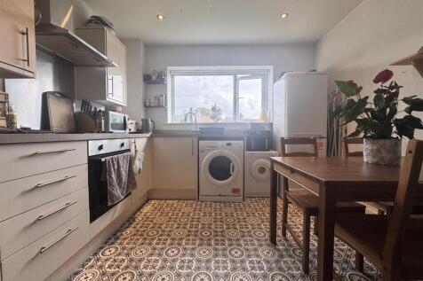 Lounge / open plan kitchen