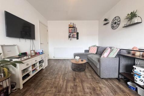 Lounge / open plan kitchen