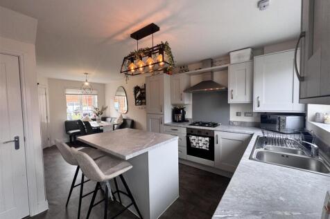 Open plan kitchen &amp; dining