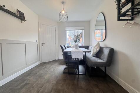 Open plan kitchen &amp; dining