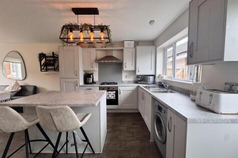 Open plan kitchen &amp; dining