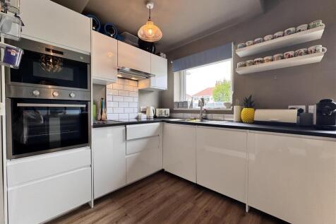 Open plan kitchen &amp; dining