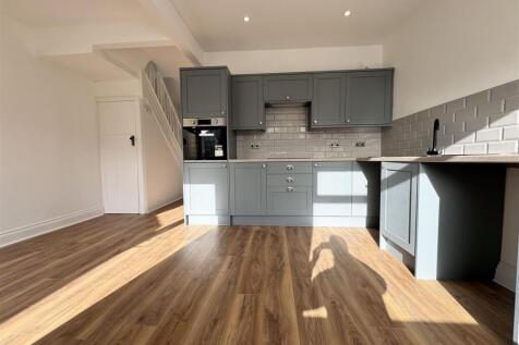 Open plan kitchen / dining